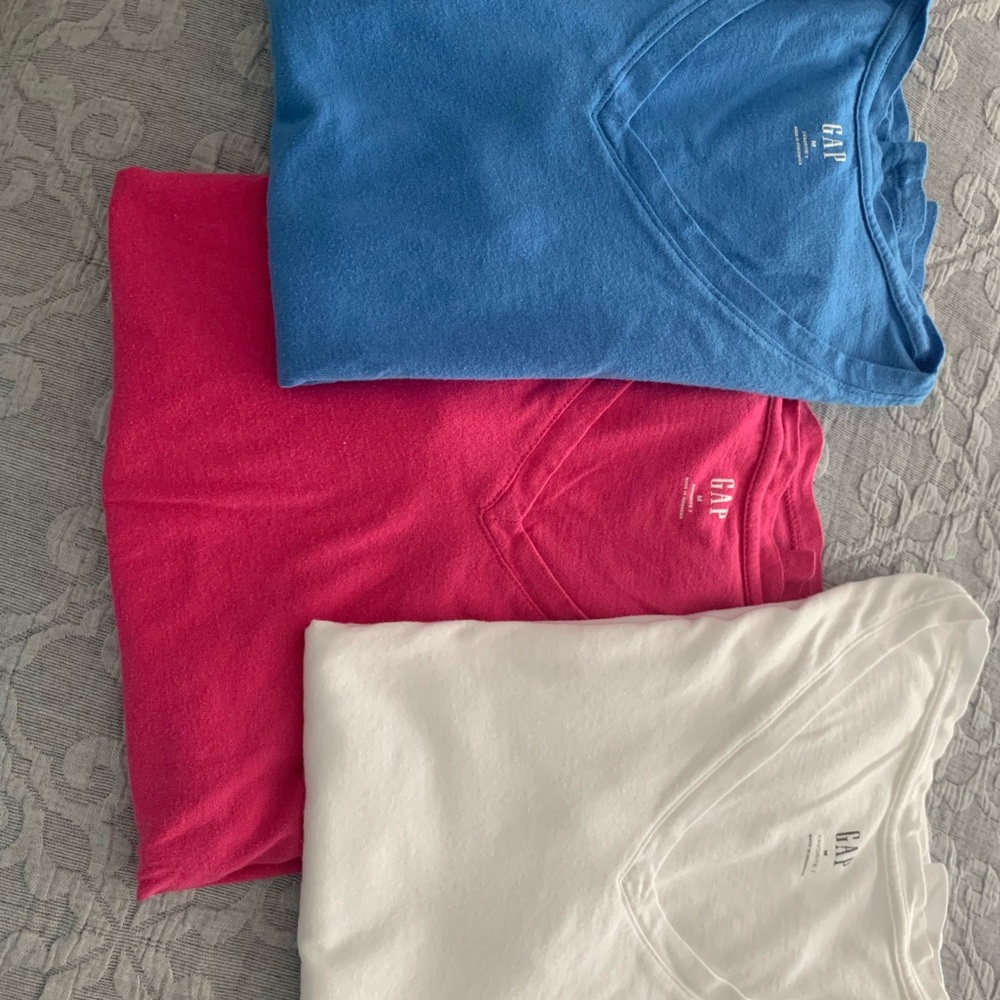Women’s GAP Favorite V-Neck Tees